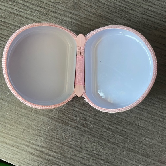 Universal studios ‘secret life of pets’ metal coin double zippered mini - Picture 4 of 8